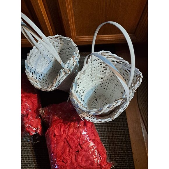 NEW-4 white wicker Baskets with 2 large bags of silk Red Rose Petals -Weddings - Picture 8 of 9